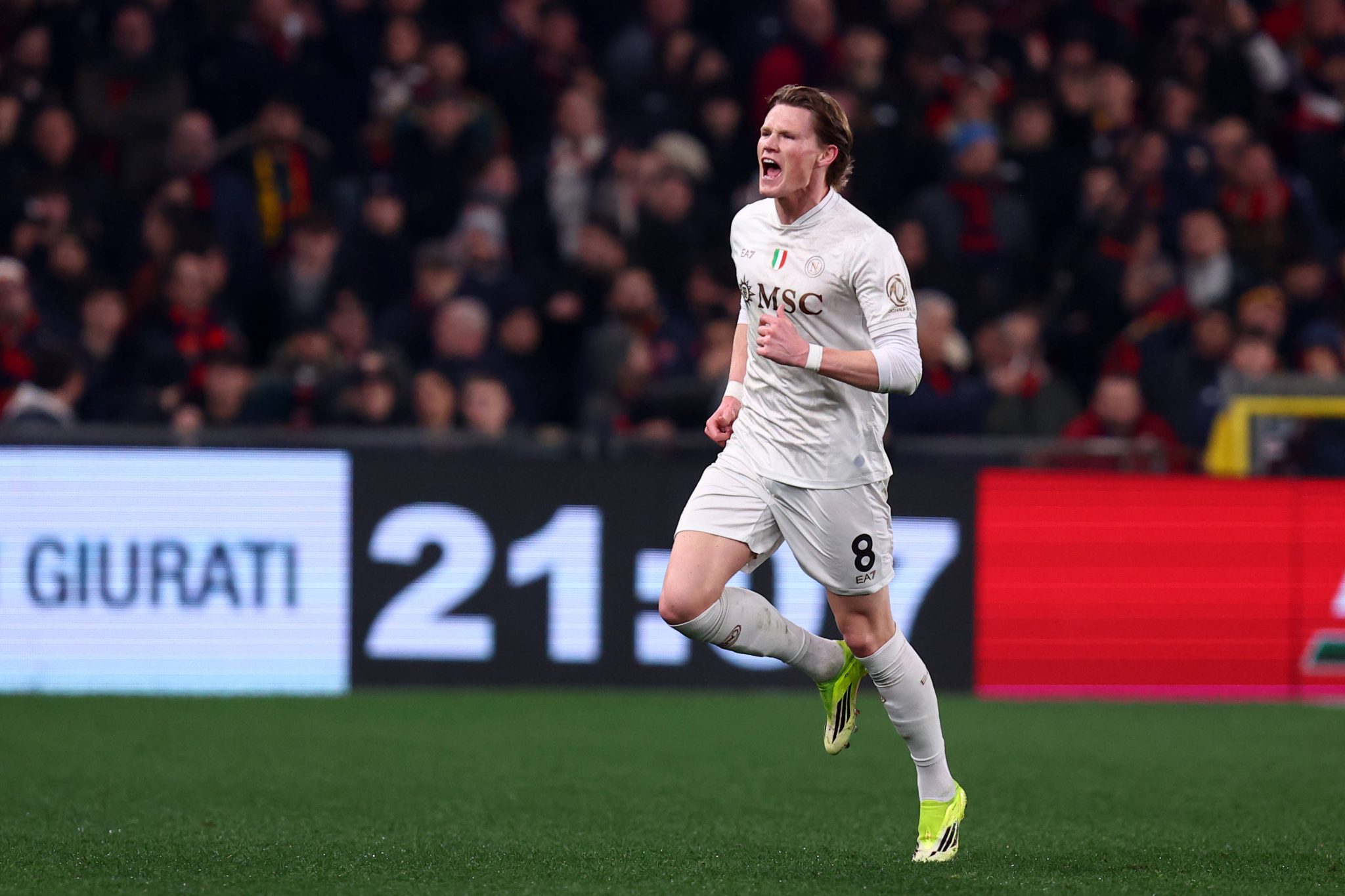 McTominay celebra gol pelo Napoli
