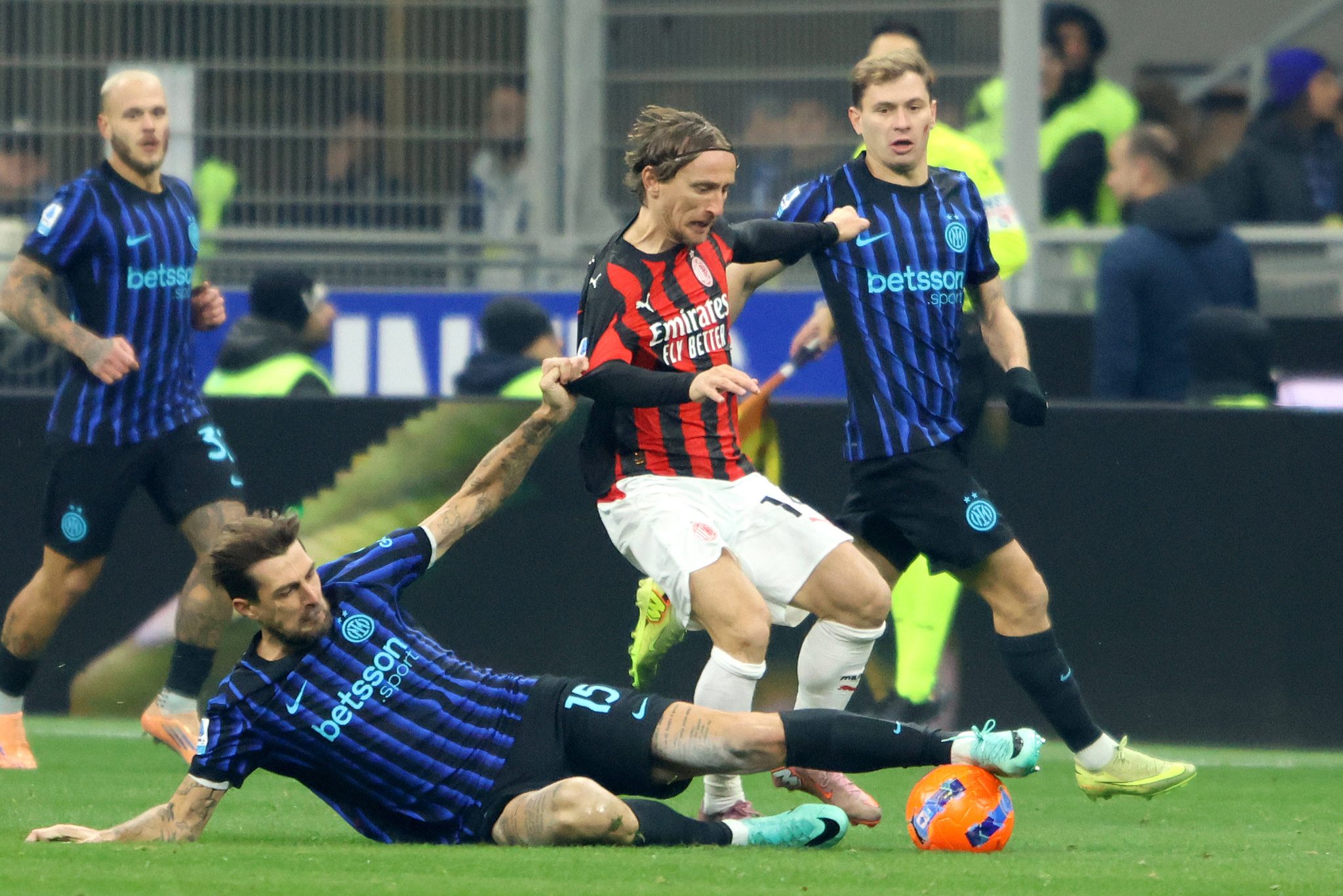 No 1&ordm; turno, Milan e Internazionale ficaram no empate (Foto: Imago/Buzzi)