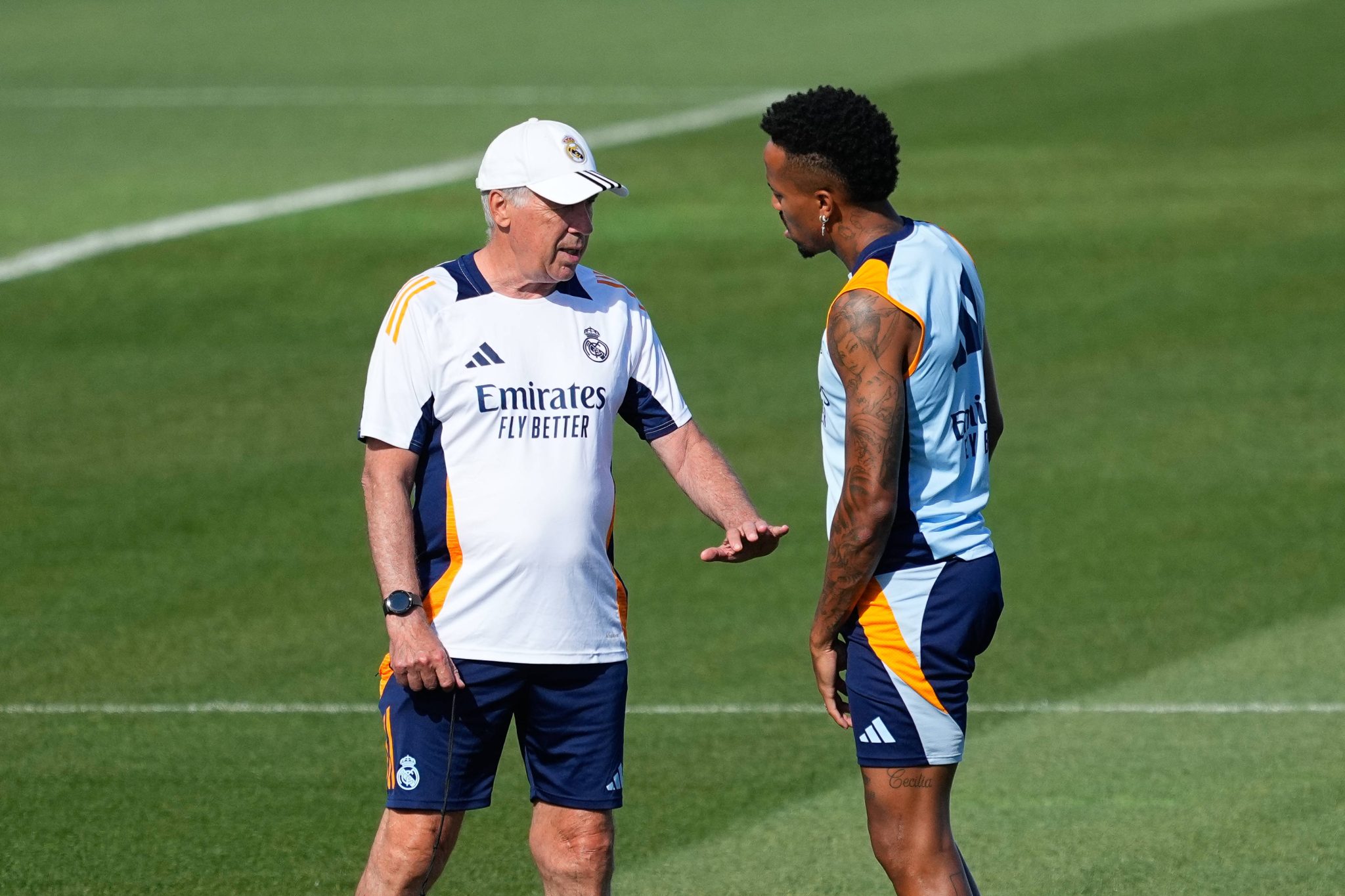 Milit&atilde;o e Ancelotti durante treino do Real Madrid
