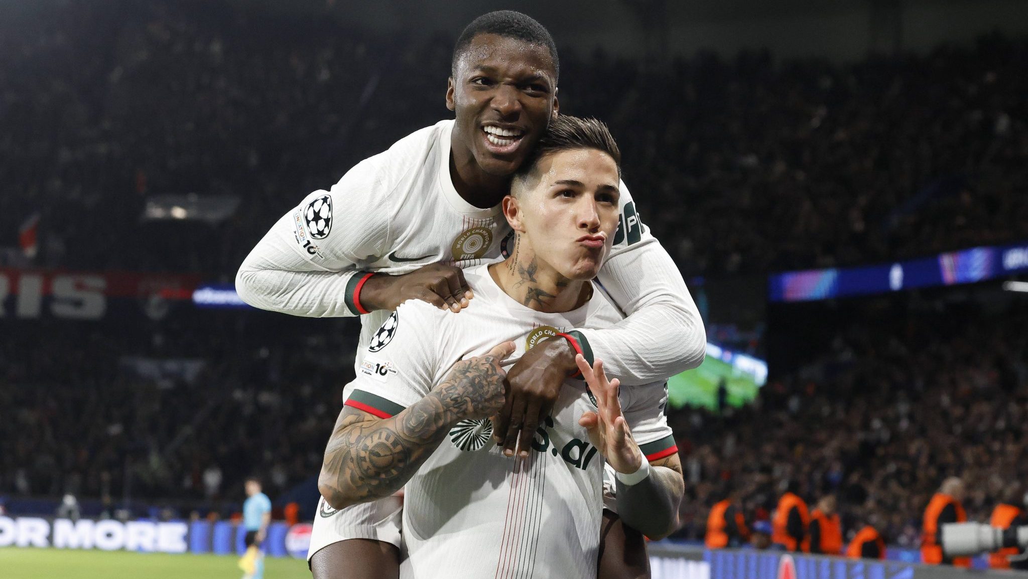 Mesmo com R$ 450 milh&otilde;es a receber, estrela do Chelsea est&aacute; disposta a sair