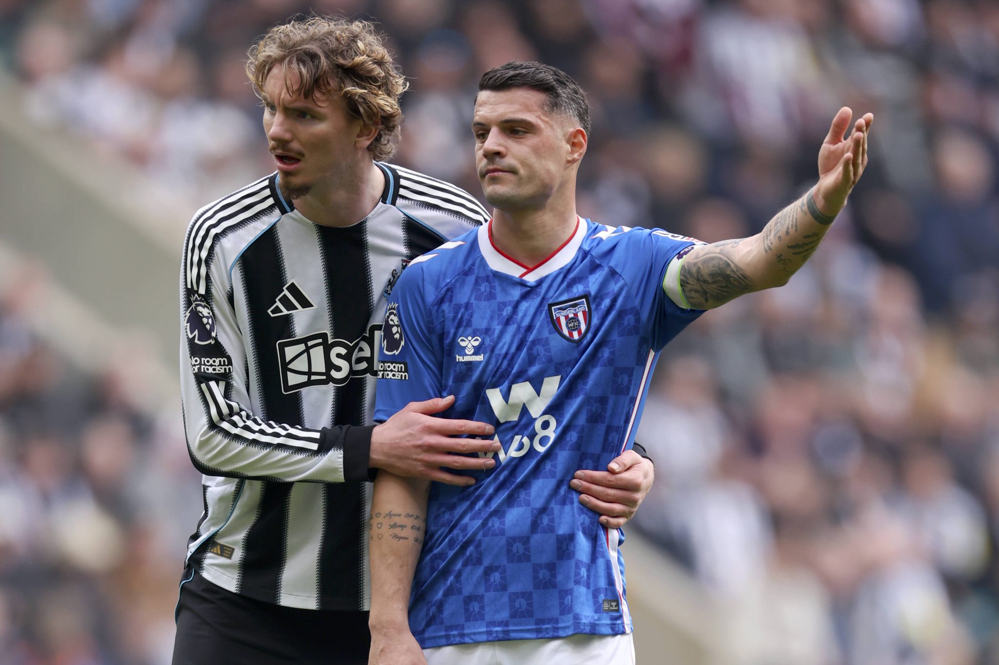 Nick Woltemade e Granit Xhaka durante Newcastle x Sunderland (Foto: Imago/APL)