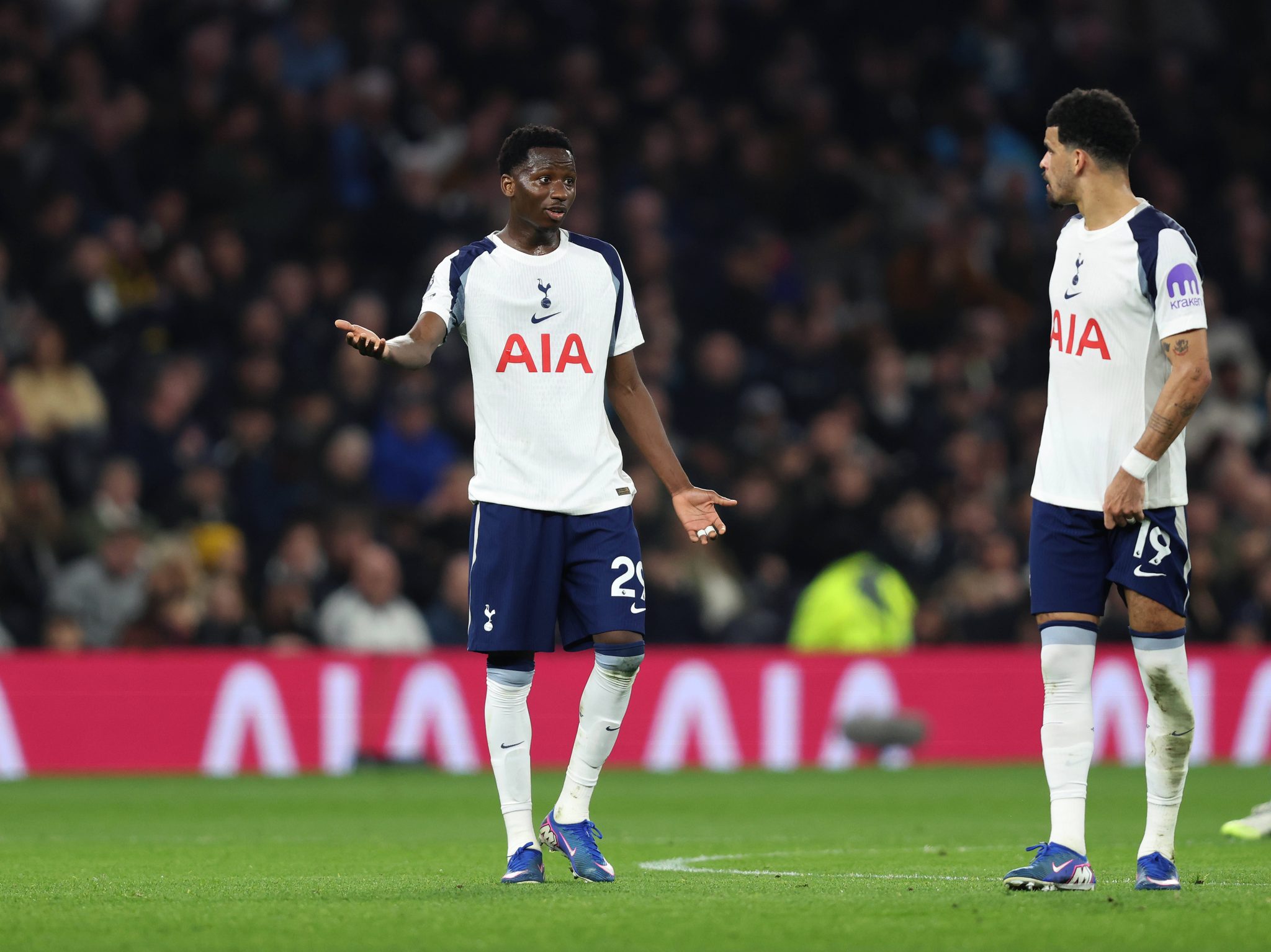 Pape Sarr e Solanke abatidos durante derrota do Tottenham