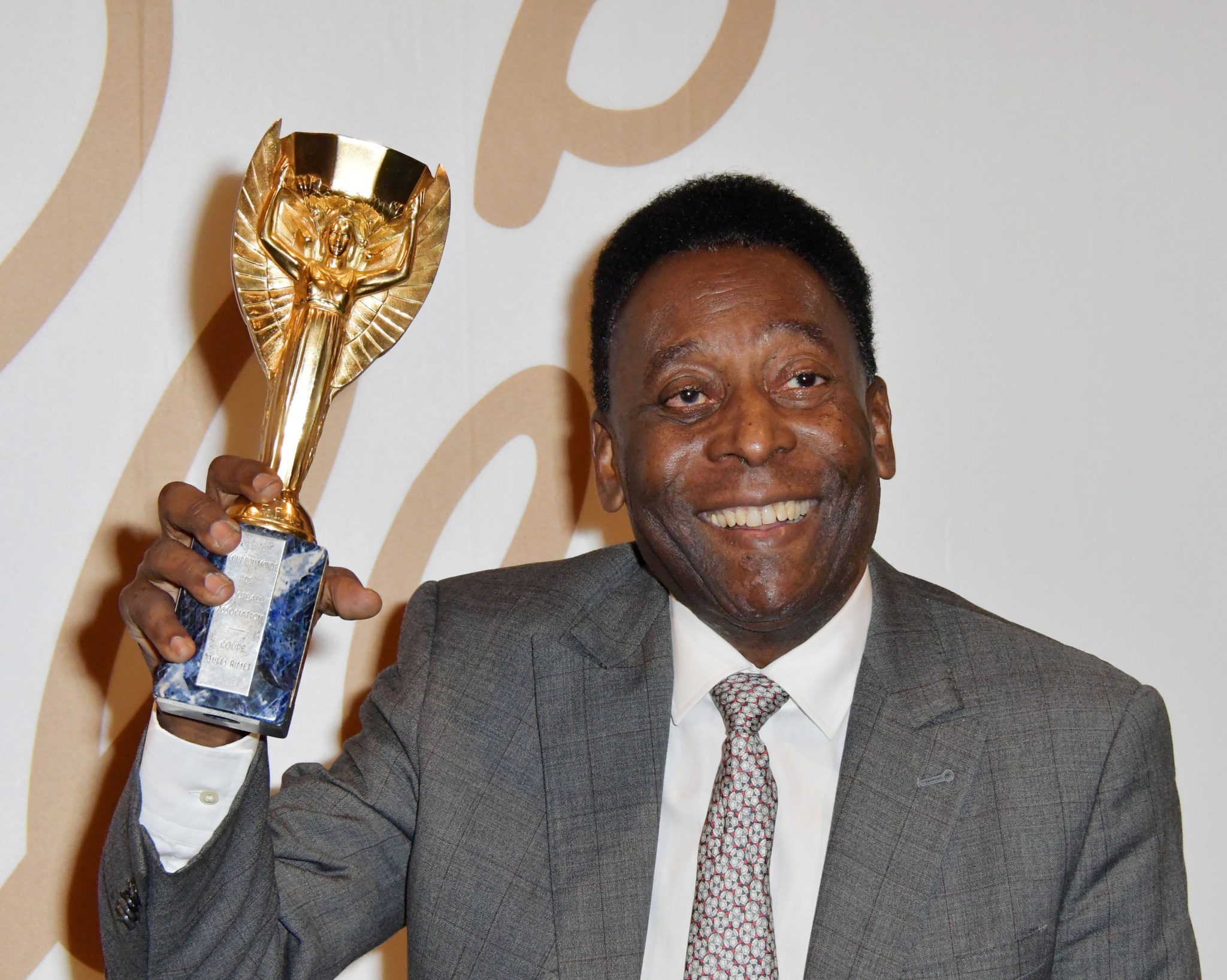 Como Pel&eacute; e o futebol brasileiro moldaram campe&atilde;o mundial com a Fran&ccedil;a em 1998