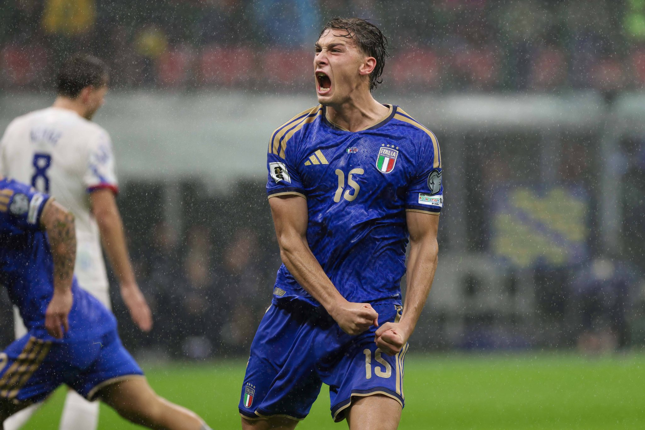 Esposito celebra gol pela sele&ccedil;&atilde;o italiana 