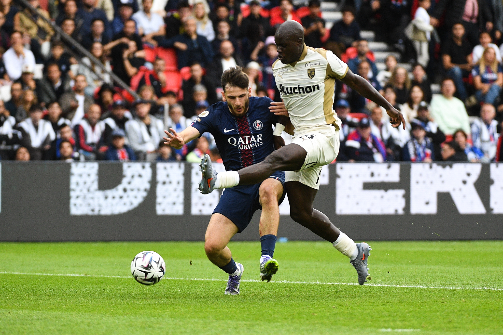 No 1&ordm; turno, o PSG venceu o Lens por 2 a 0 na Ligue 1 (Foto: Ewen Gavet/Icon Sport)