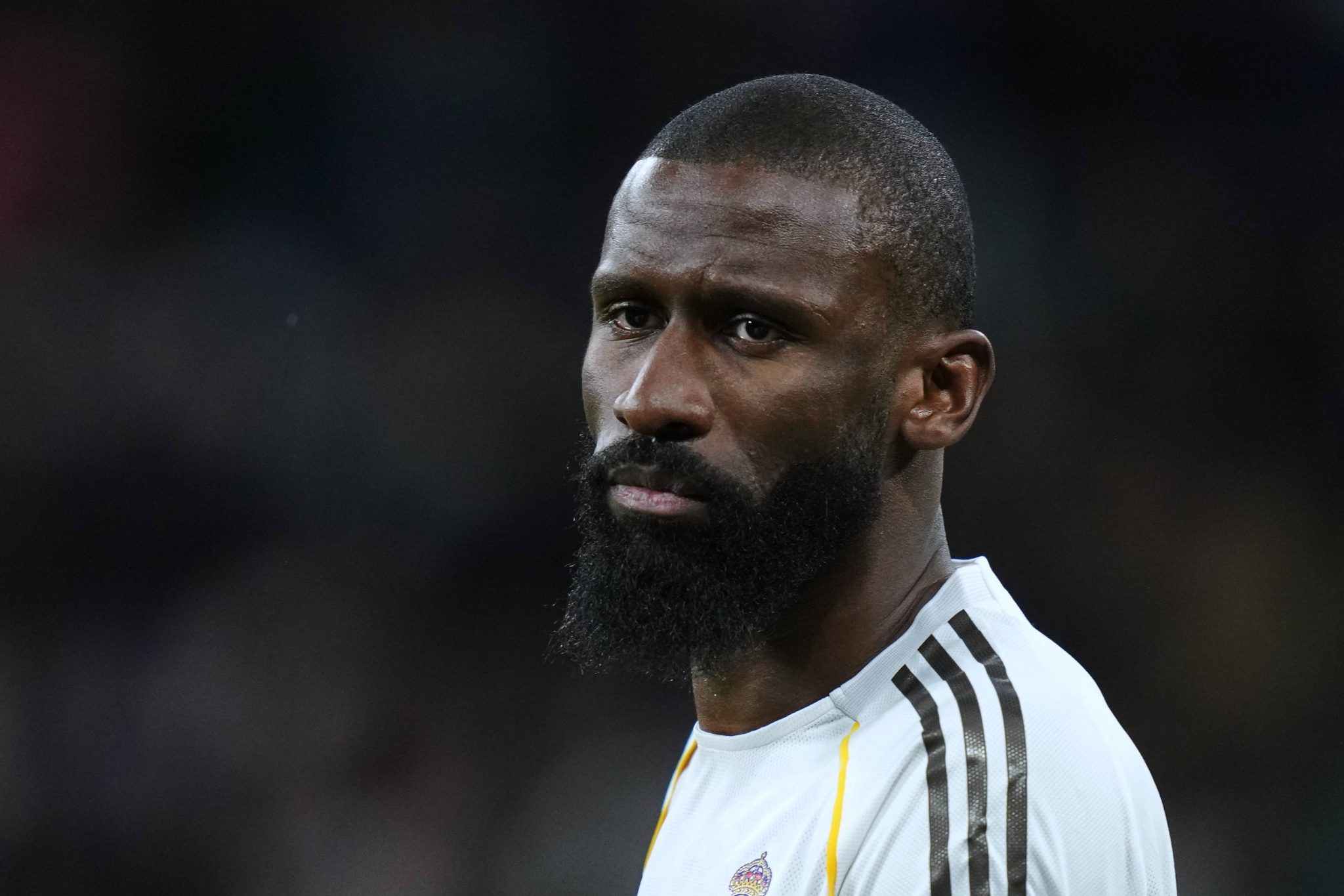 Jornal alem&atilde;o detona R&uuml;diger&nbsp;ap&oacute;s derrota do Real Madrid: &lsquo;N&atilde;o deveria ir para a Copa&rsquo;