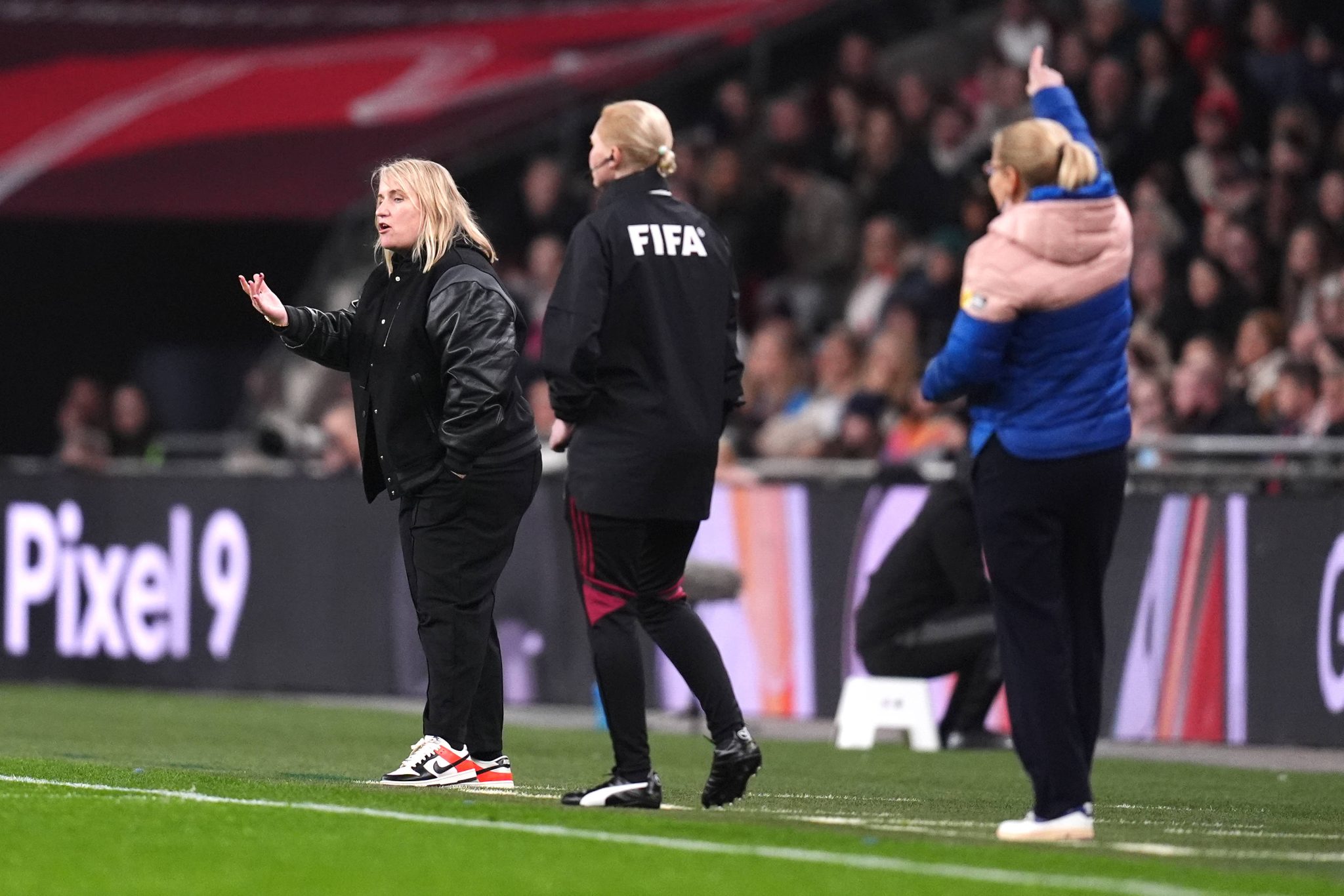 Emma Hayes e Sarina Wiegman, t&eacute;cnicas da sele&ccedil;&atilde;o dos Estados Unidos e da Inglaterra (Foto: IMAGO / PA Images)