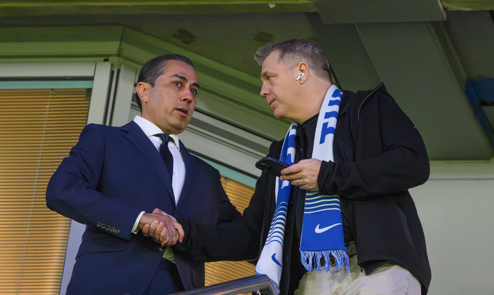 Copropriet&aacute;rios do Chelsea, Todd Boehly e Behdad Eghbali, em Stamford Bridge