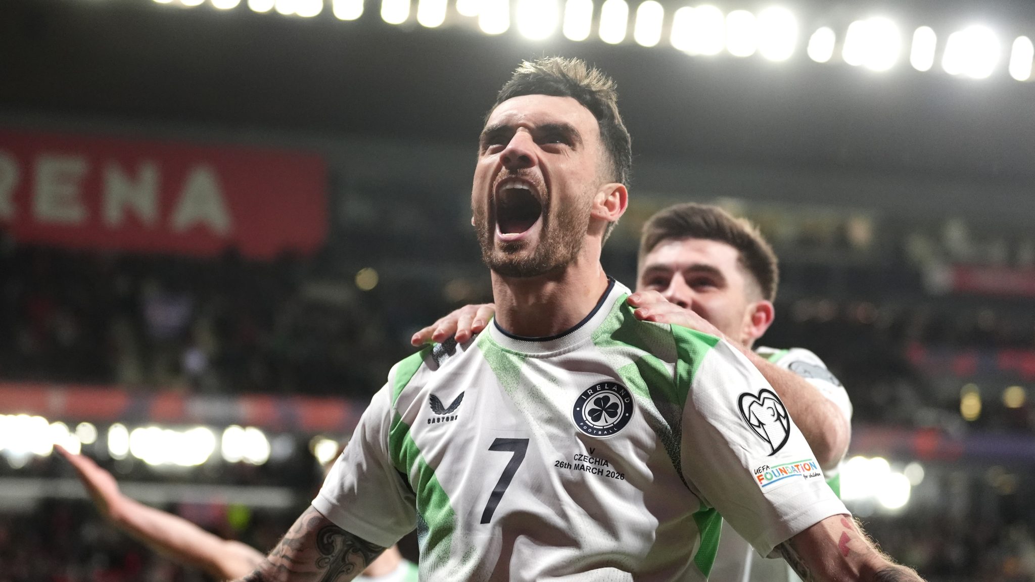 Troy Parrott comemora gol contra a Tch&eacute;quia (Foto: PA Images / Icon Sport)