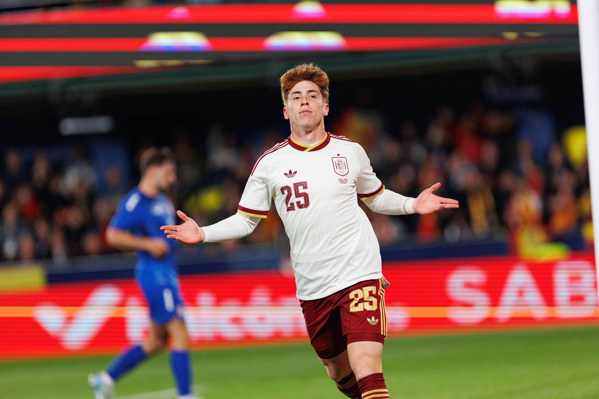 Victor Mu&ntilde;oz comemora gol na estreia pela Espanha (Foto: IMAGO / Ball Raw Images)
