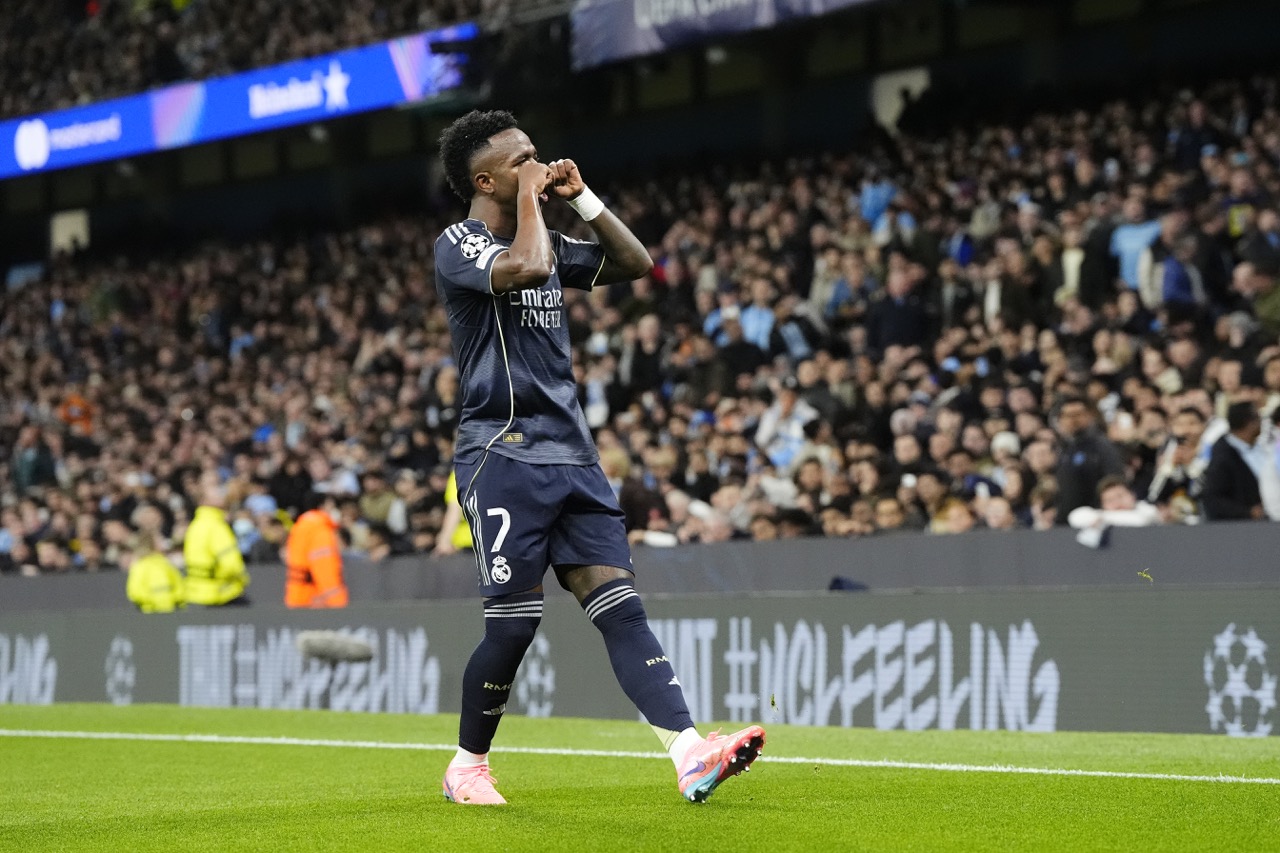 Vinicius Junior comemora gol contra o Manchester City