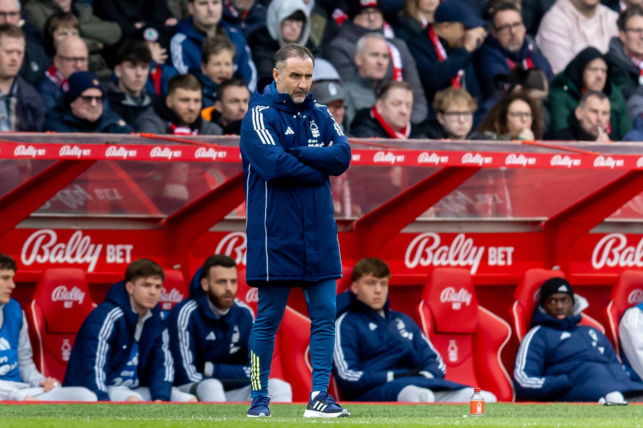 V&iacute;tor Pereira durante jogo do Nottingham Forest