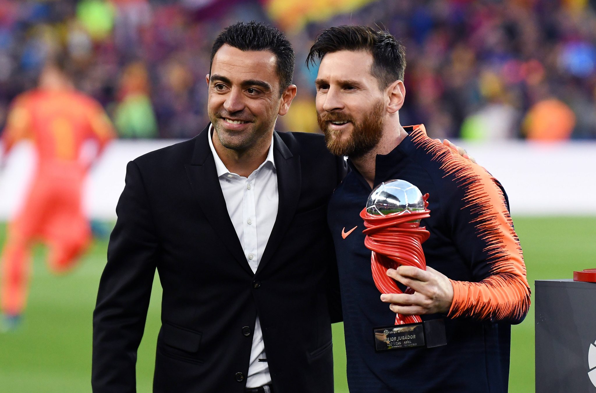Xavi ao lado de Lionel Messi no Barcelona (Foto: Imago/Pro Shots)