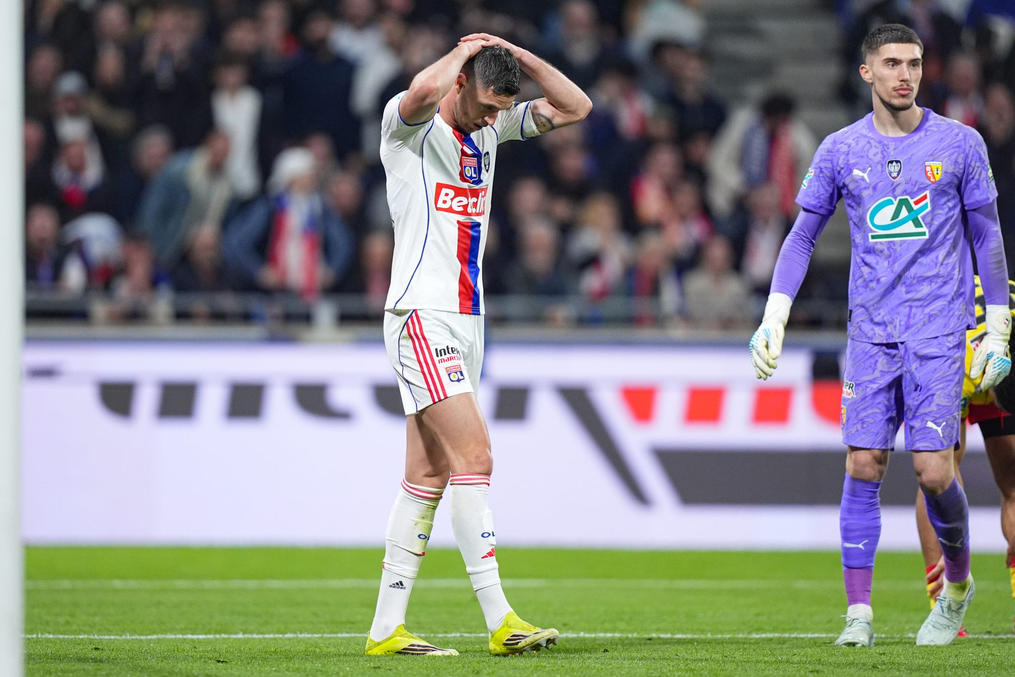 Yaremchuk em partida pelo Lyon