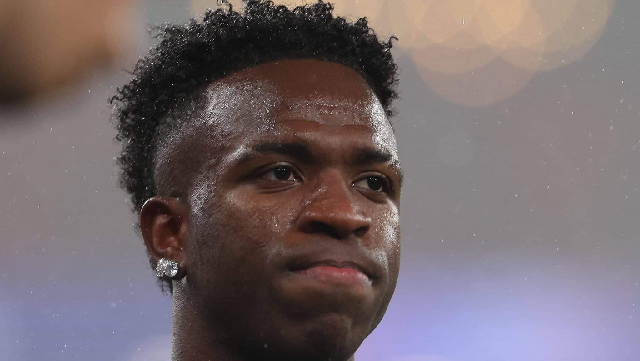 ‘Vini Jr só quer um novo contrato no Real Madrid e está usando o Arsenal’, alerta lenda