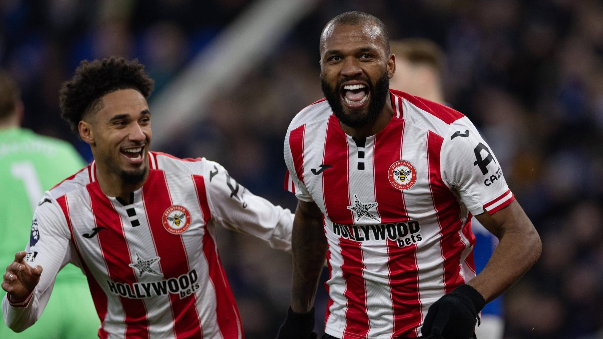 Por que o Brentford faz o oposto dos gigantes europeus no lançamento de suas camisas