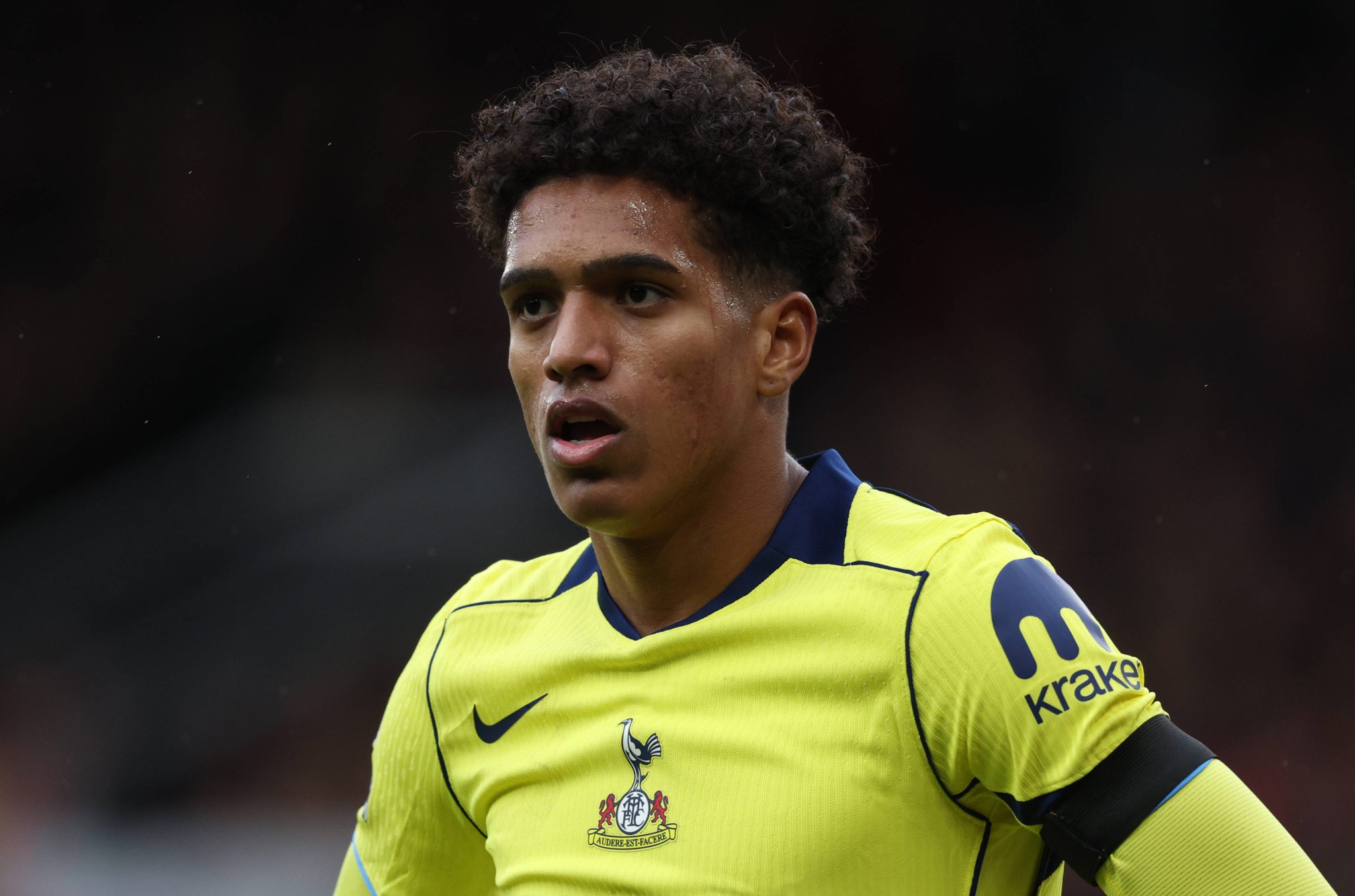 Souza, lateral-esquerdo do Tottenham