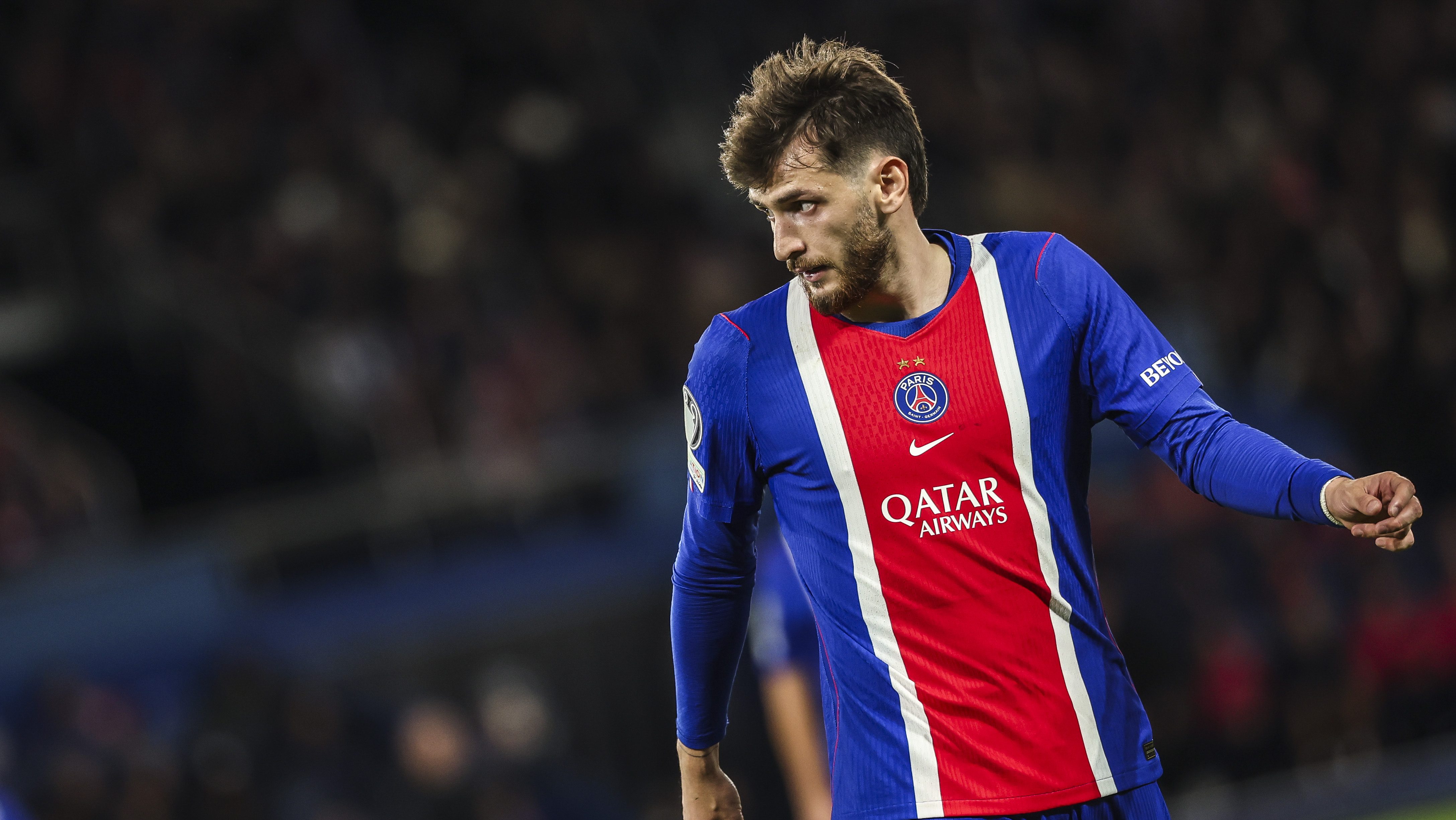 Kvaratskhelia sofre grave lesão e Luis Enrique enfrenta dilema para decidir substituto no PSG